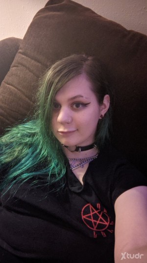 Xtudr - bell: Sissy Slave nded HMU if you’re interested & If you’re new It’s cool I’ll train you 
If you’re interested just say (Mistress I’...