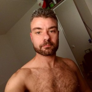Xtudr - tnomerg: AMO italiano. Viajero incansable, culto, refinado. Activo, dominante, exigente… y sí, un poco narcisista (pero con motivos)...