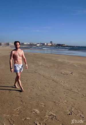 Xtudr - AmoMasterXXX: No me gusta perder el tiempo. Busco real.
Molaría alguien doméstico que limpie desnudo y de rodillas mientras yo estoy...