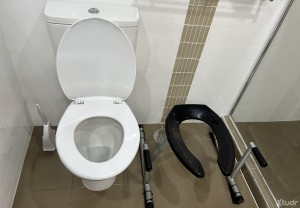 Xtudr - Seateater: Looking for hot men's assholes to suck on, and piss to drink. 
Smelly foreskins to the front