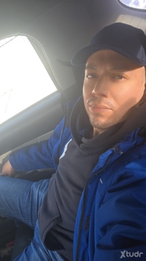 Xtudr - Blueyesboy7: I only travel
I eat ass
Into musky bubble butt ass, sweaty hairy, ripe hole, hot, chill and easy going, fun only for 18...