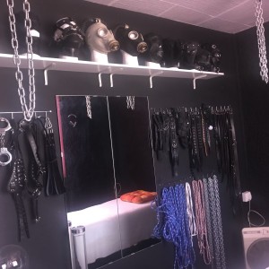 Xtudr - BDSM_FUN: Looking for dominant man or young submissive man. I have fully equipped playroom for fun times. I am more submissive in BD...