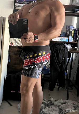 Xtudr - hotbull: Buscando pasarlo bien juntos , y si va a más pues mejor ! 
Me ponen mucho los cachorritos entregados y sumisos ! Me encanta...