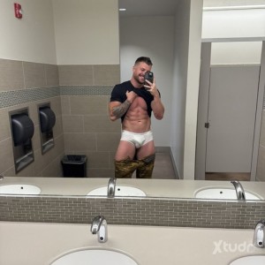 Xtudr - Curved: 
I’m a dominant top and I can be bottom as well  I’m into taking control on my submissive bottoms I love nipple play love ge...