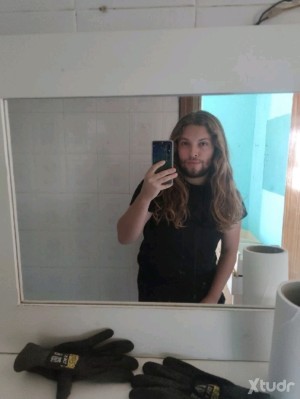 Xtudr - rauuulchd: Lo que más me gusta es que me dominen, me peguen, me escupan, me insulten y me den de mamar.
Quiero que me tengan solo pa...