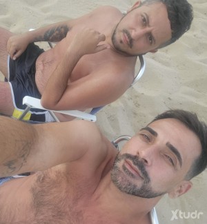 Xtudr - dosdom: Pareja dominante iniciándose busca chico sumiso complaciente y versátil que le guste servir, hacer masajes, servicio domésti...