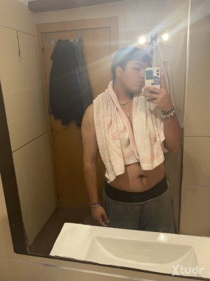 Xtudr - Bkz_s3: Soy un chico trans tengo genitales femeninos estoy algo gordito tampoco gordote 