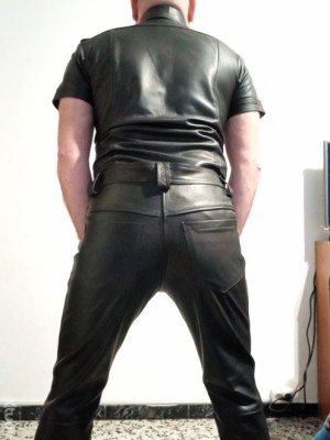 Xtudr - leather_slave:  