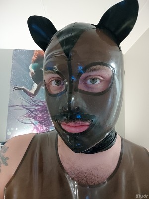 Xtudr - shinybabe: Principalmente sumiso, fetichista del látex. Deseando probar cosas nuevas.
Manda mensaje y charlamos.
Acepto amistad.