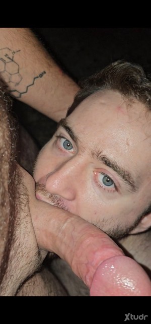 Xtudr - telecro94: Volio bi da me se tretira kao drolju gladnu kurca.cnc. Ako si kinky i nasao me ovdje javi se na tlg @telecro94 nemoj mi d...