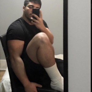 Xtudr - amo_DOM: Dominant man, get at my feet to serve me, slut.