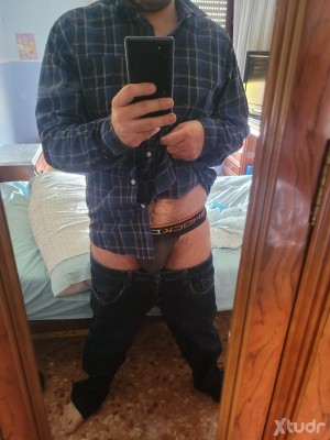 Xtudr - Javier93: Young uncle with many fantasies, and eager to take on the challenges you propose, especially torturing my balls to make me...