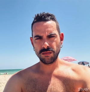 Xtudr - TUTRANCAMON: Versátil morboso. Dotado. Solo sexo seguro. Fumo. Tengo barriga. Bailo mal y follo peor. Muy sumiso. O muy dominante.
T...