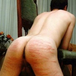Xtudr - esclavobaires: I'm hairless, fair-skinned, masculine, and not effeminate.
I'm submissive and I like being dominated. I have nice nip...