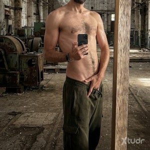 Xtudr - Fgxmen: Always keen to meet cool people who know what's what. With a lot of experience in BDSM, but always open to discovery, new pr...