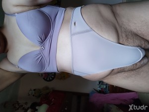 Xtudr - Bellozcalzones10: Me encanta que ponerme brasieres y calzones y ver lo lindos que se me ven