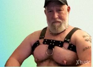 Xtudr - thedaddybrent: Exhibicionista salido, nudista y tipo con fetiche de pezones. Tipo de mente abierta que envejece de manera vergonzosa...
