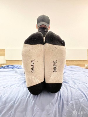 Xtudr - TorturamePies: Soy chico hetero buscando alguien para hacer sesiones de entrenamiento de torturas en mis pies.