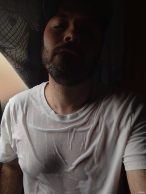 Xtudr - qdnpsgc1: Me llamo Alex y tengo 33 años, interesado en el kink WAM (wet and messy): me gusta que me mojen, manchen o rompan la ropa ...