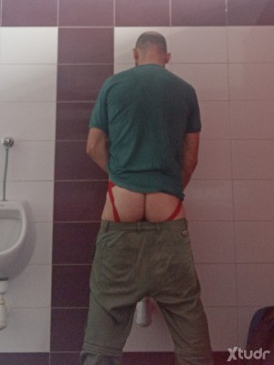 Xtudr - pascentro: I'm an uncle with a submissive side, but not a slave. Available for public and/or private use for fun.
I have many kinks ...