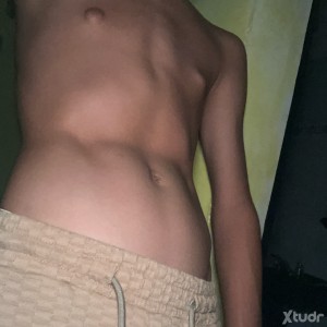 Xtudr - daguaversatil: Busco culo y penes (me encanta lo peludo)
