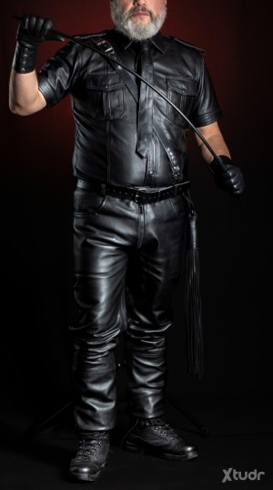 Xtudr - _HERACLES_: Dominant man seeks boy or submissive man for massages and to serve his Master