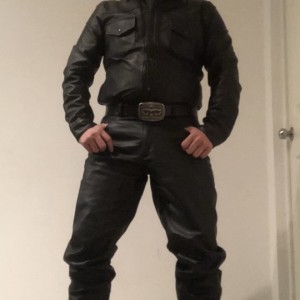 Xtudr - Vakerodf: A submissive is being sought, who likes to lick boots and dick, who knows his place in life and wants to be at the service...