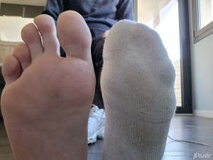 Xtudr - MasterFeet: My passion is to have a good submissive at my feet, smelling them and licking them for hours. I don't want him to be in ...