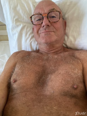 Xtudr - Baranq: NO CLEAR FACE PHOTO - NO REPLY !!
Tall hairy English bottom guy seeks younger active top guy 25-55 for fun and friendship.
N...