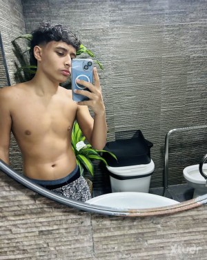Xtudr - adriellgay: Who fucks my ass?