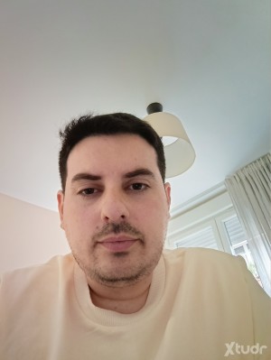 Xtudr - Ballbustingboy1: I'm looking for people who like ballbusting. I like to hit and receive, that's all, no sex.