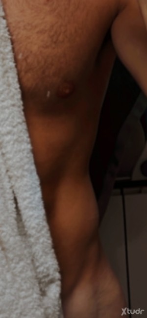 Xtudr - ticklemdd: Busco tíos que les mole probar el tema bondage/cosquillas. Tanto sumisos como dom que tengan curiosidad. También me mola ...