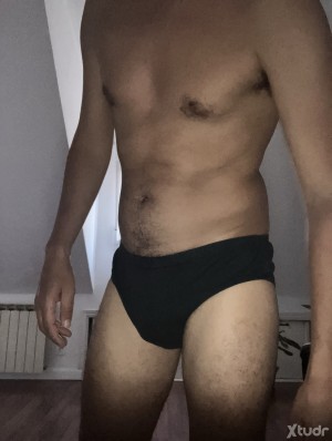 Xtudr - complaciente42: I don't have a gym body nor am I tall. Masculine, very obedient and enduring.