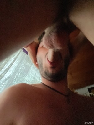 Xtudr - leamsi: Soy activo y me encanta que me pongan a mamar de rodilla y jueguen con mi boca. 
Me mola el morbo y el guarreo, estoy abiert...