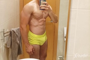 Xtudr - Pero12345: Into heavy findom. 
Slaves, please approach.
@milosm97