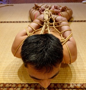 Xtudr - AMO-Bondage: Apasionado de las cuerdas. Busco sumosos para atar y disfrutar ðe su cuerpo. Solo rollos esporadicos