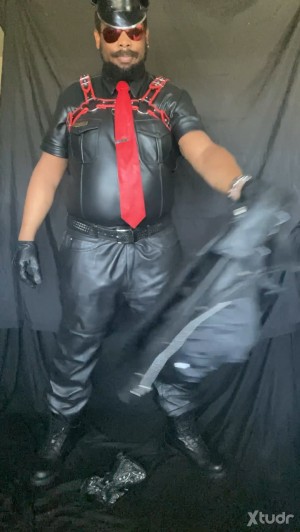 Xtudr - LEARUBBON: Buscando compañeros de juego kinky en Cuero, Goma y Bondage.