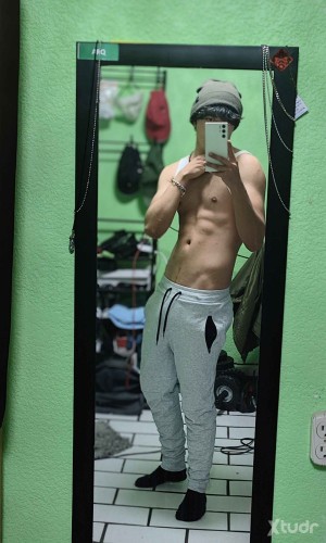Xtudr - Alex_B: Hola me puedes llamar Alex o señor, soy joven activo dominante, tengo experiencia haciendo sesiones irl de dominacion y humi...