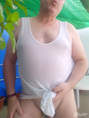 Xtudr - Robert50: Sumiso exhibicionista con mini pene y que le gusta ponerse la ropa interior de mujer y que me vean tanto real como por web...