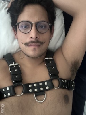 Xtudr - AmoLeafar: Más que un dominante, soy un Amo que transforma putos.
Con años de experiencia real en el BDSM, sé exactamente cómo quebr...