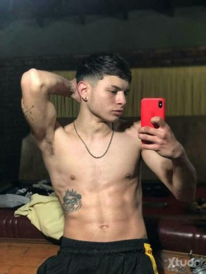 Xtudr - MachoTotal1: I'm looking for bitches willing to serve 100%.