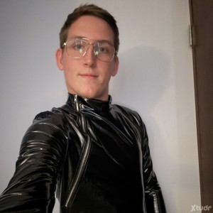 Xtudr - subalex: I'm a kinky boy looking and exploring this lifestyle 