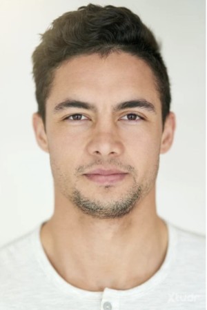 Xtudr - Frakit: I’m a simple person I love sports I live skydiving hiking swimming gym
