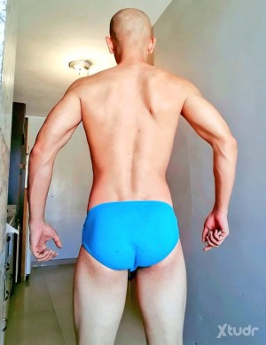 Xtudr - Gary-Sumiso: Submissive with owner, I'm versatile, I'm looking to be used, I don't care about age, physique, in groups or whatever.....