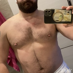 Xtudr - tioXLxMaduroPas: I'm looking for a submissive bottom with a beard, hairy and obedient.