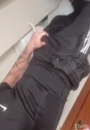Xtudr - Chandalero-het: Cash Master.
El tributo tiene su atributo.
Muscle Worship, pies, azotes, pasamontañas, hetero, discreción.