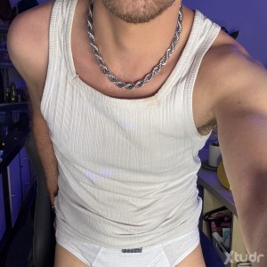 Xtudr - Kopper: Amo joven al que le gustan los sirvientes obedientes. Haz mis tareas domésticas, masajéame y si consigues relajarme dejaré q...