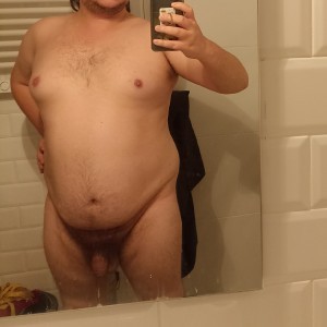 Xtudr - gorditomamón: Fat bottom, submissive faggot with a feather looking for a dominant male to dominate me and make me his slut.