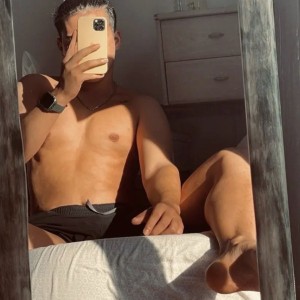 Xtudr - Hardcandy: Young, dark-haired, with a big penis, wanting everything