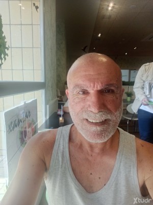 Xtudr - LuisFiuza: Mature man well endowed, I like to enjoy a good big penis fuck among other things and open to discovering new experiences...